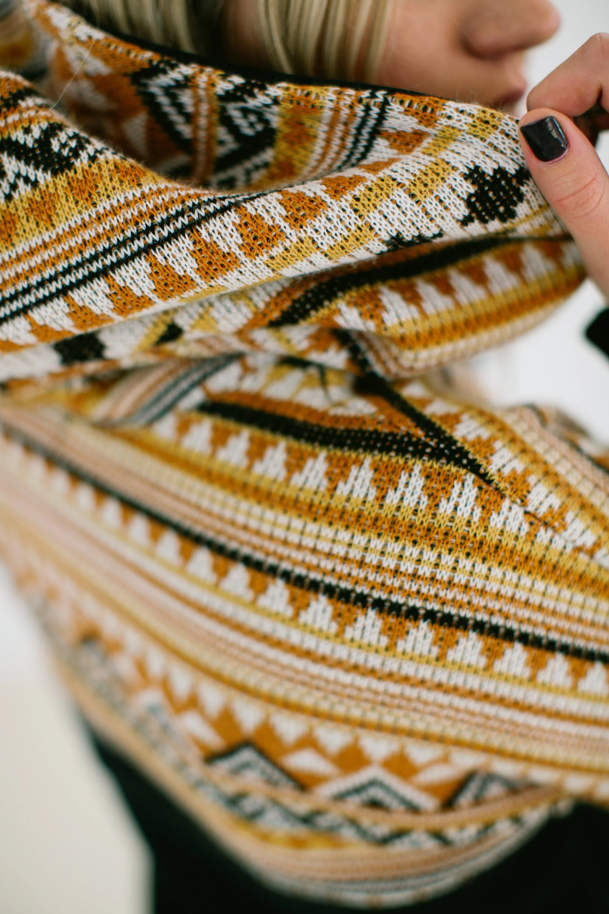 Hoodie to go black peruvian - Image 7