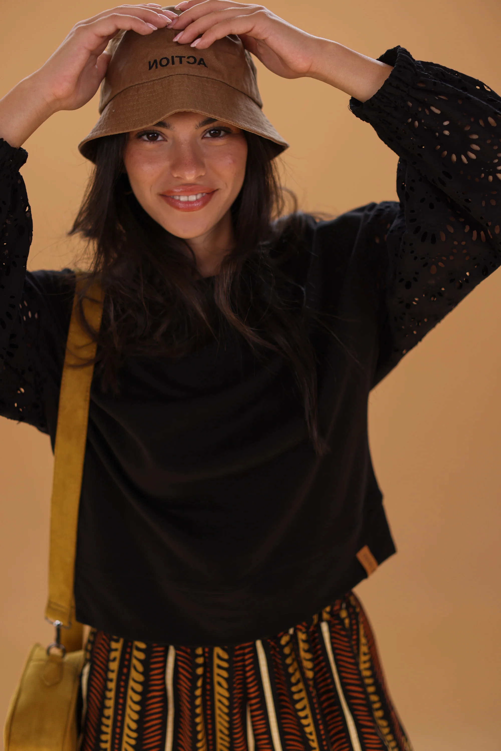 Sweater Caelia Black Embroidered - Image 3