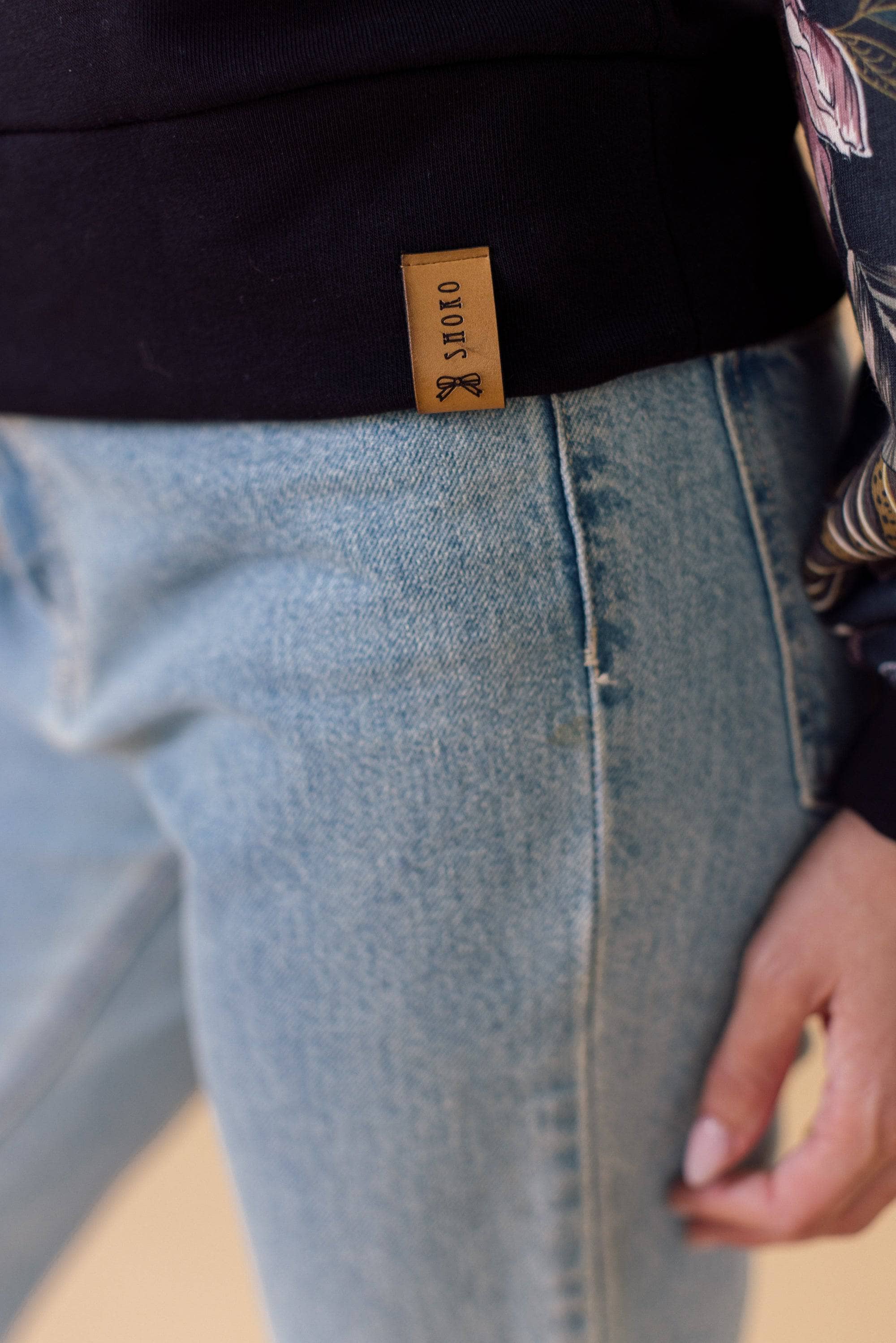 Sweater Caelia Black Orchids - Image 5