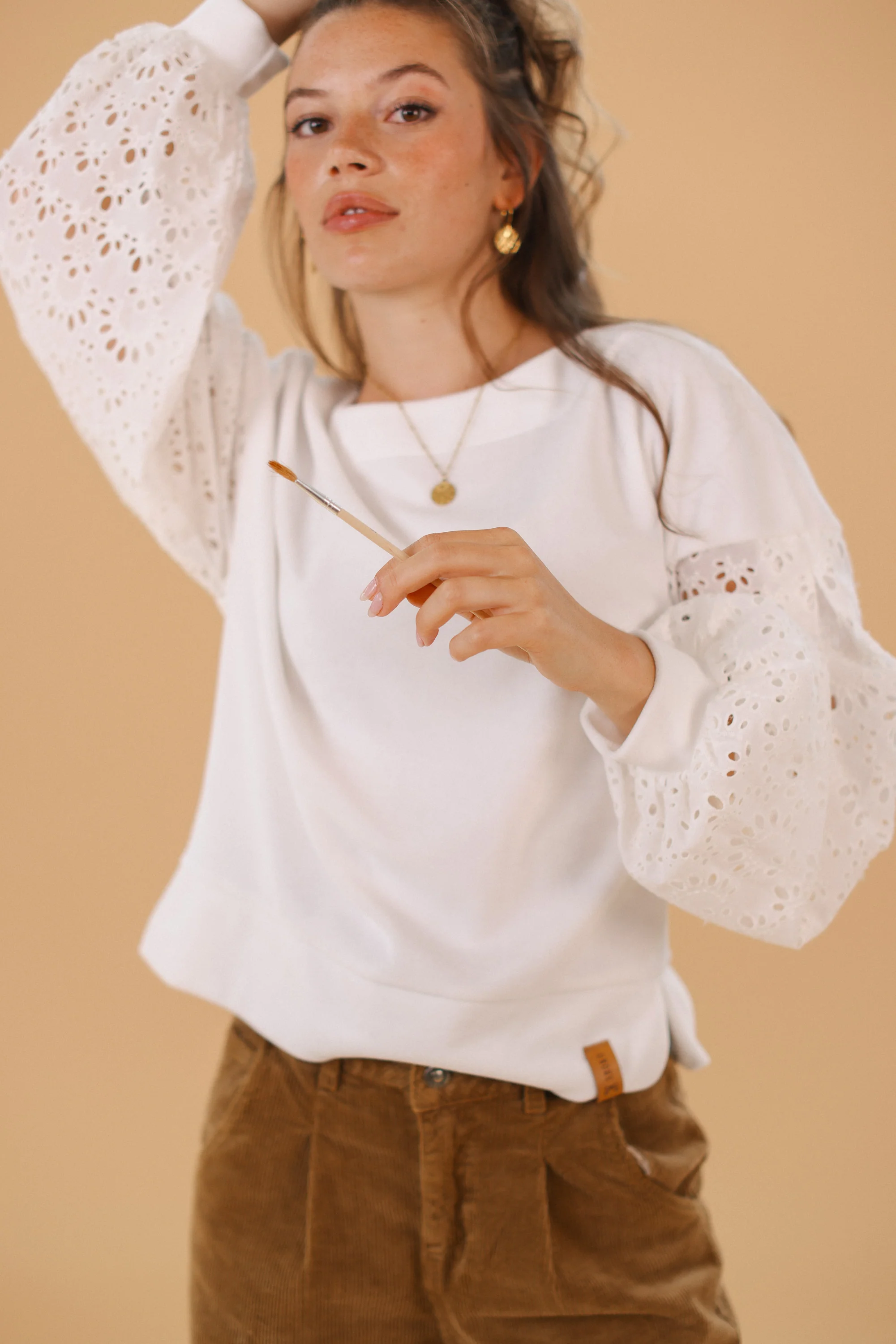Sweater Caelia White Embroidered - Image 11
