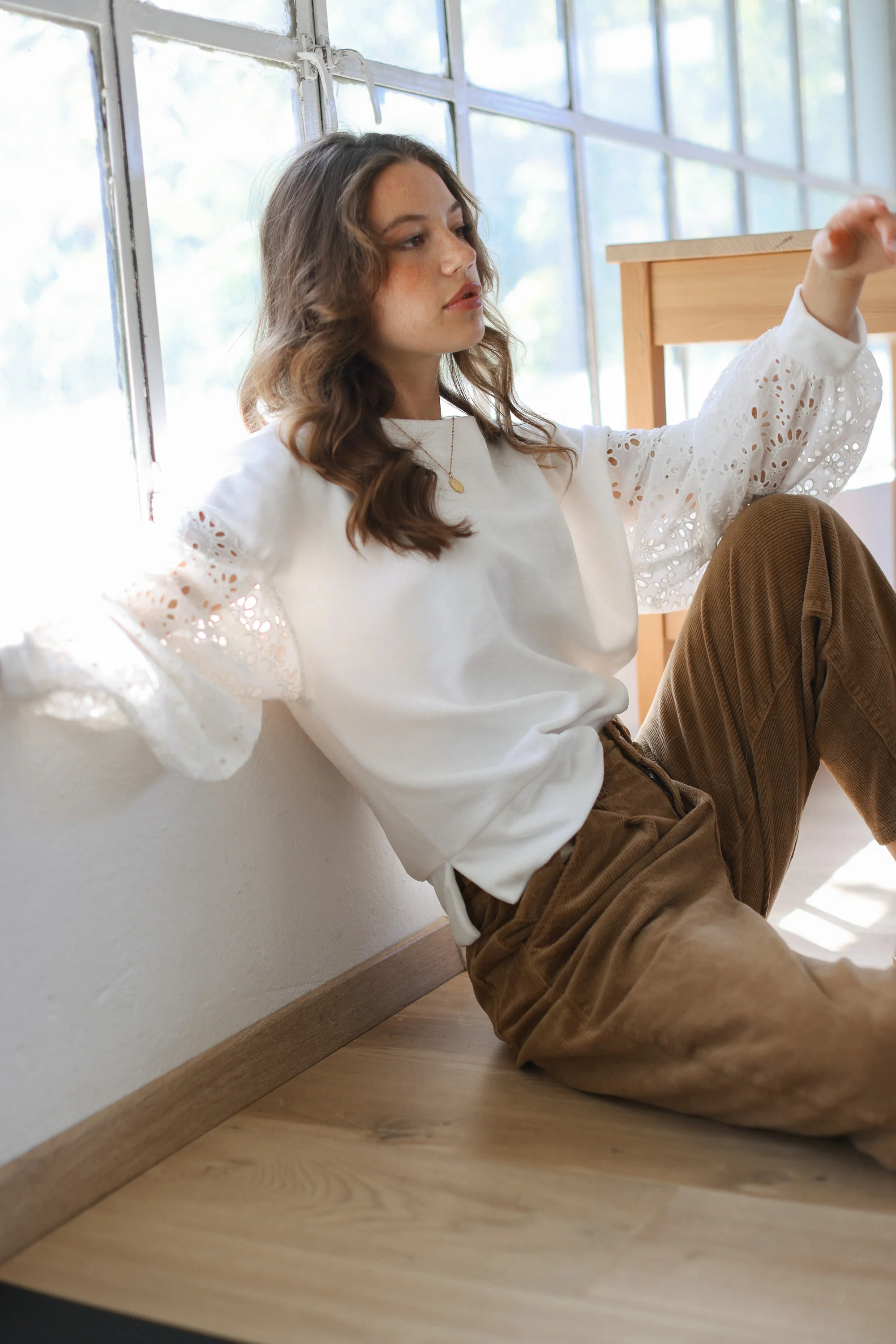 Sweater Caelia White Embroidered - Image 15