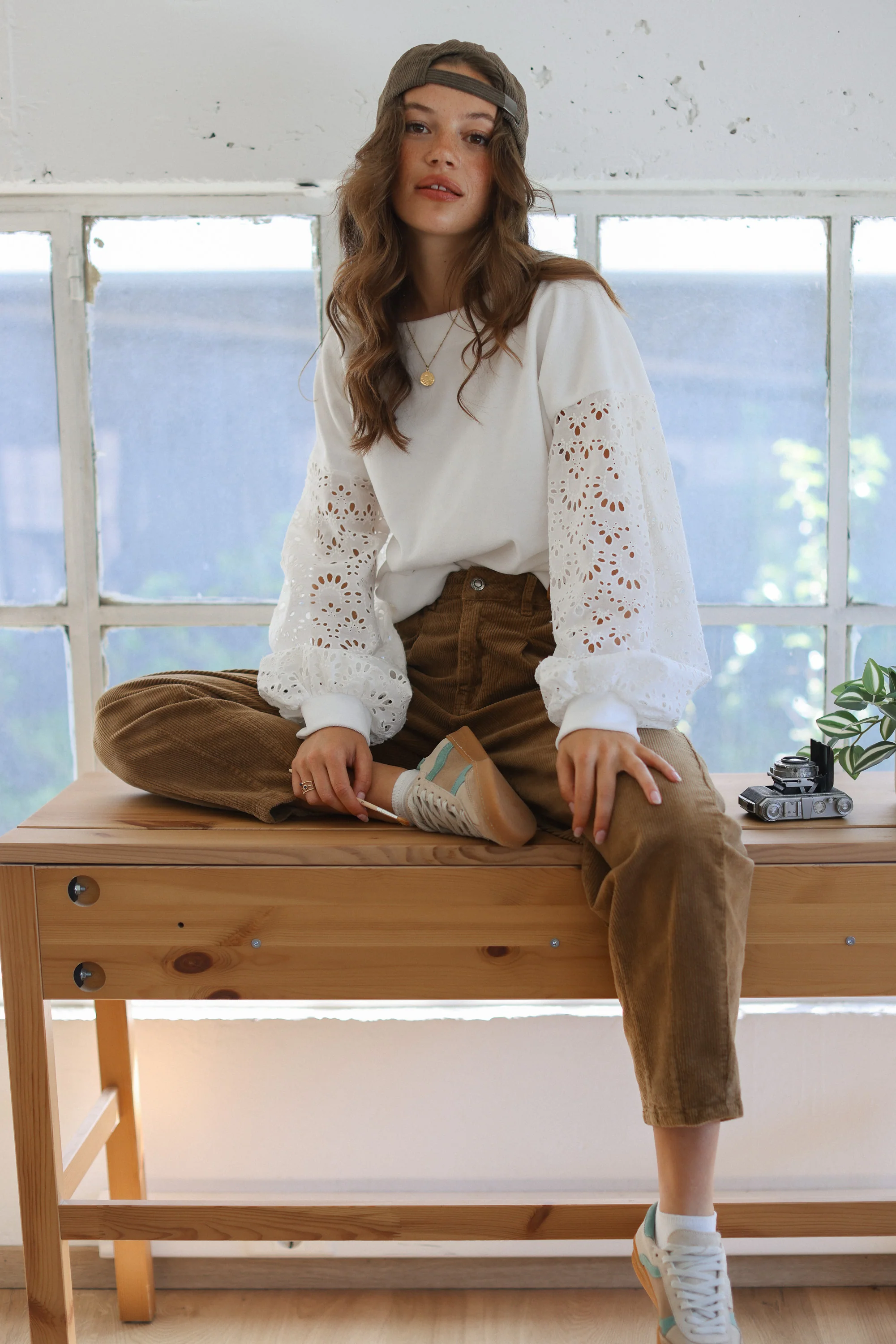 Sweater Caelia White Embroidered - Image 3