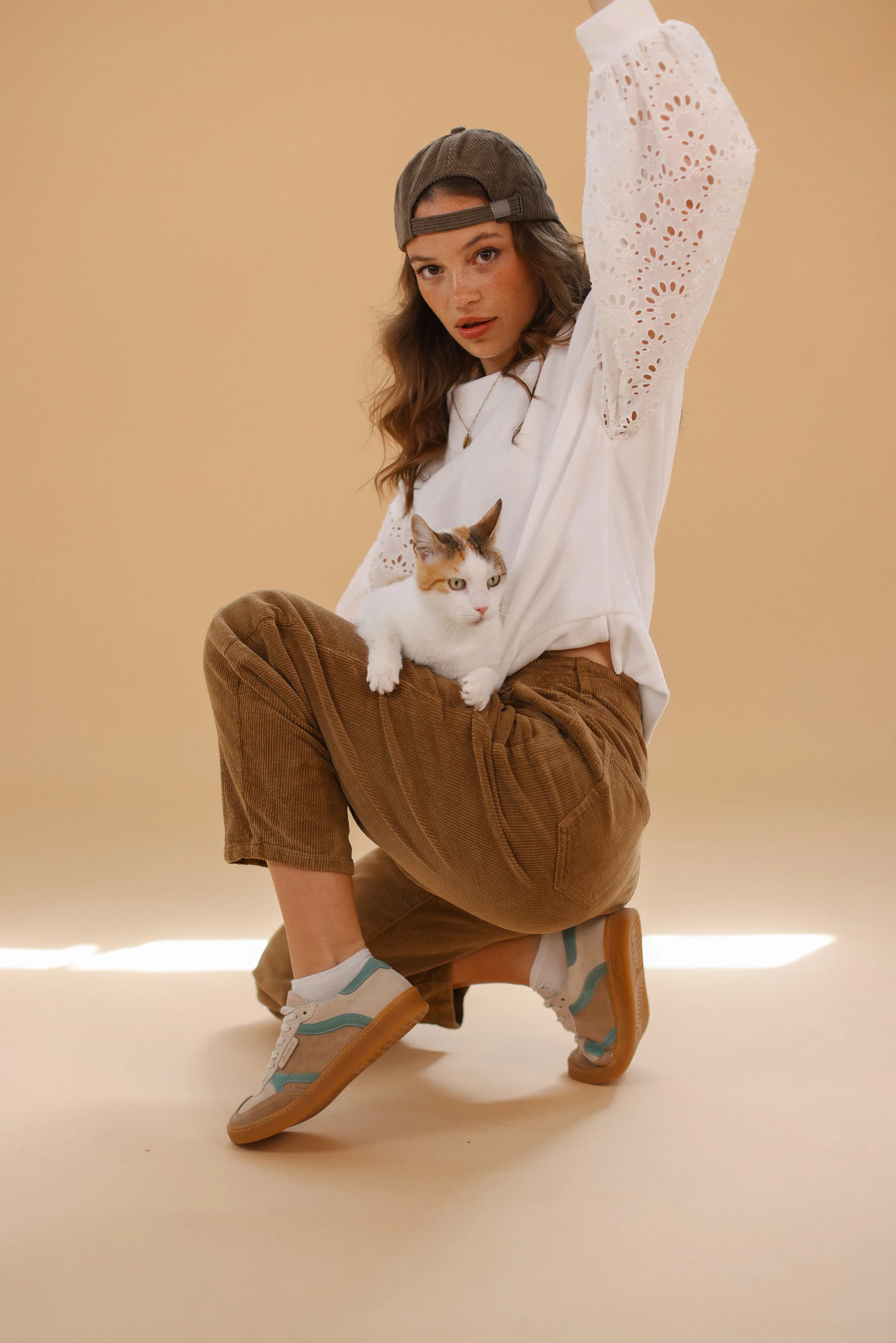 Sweater Caelia White Embroidered - Image 6