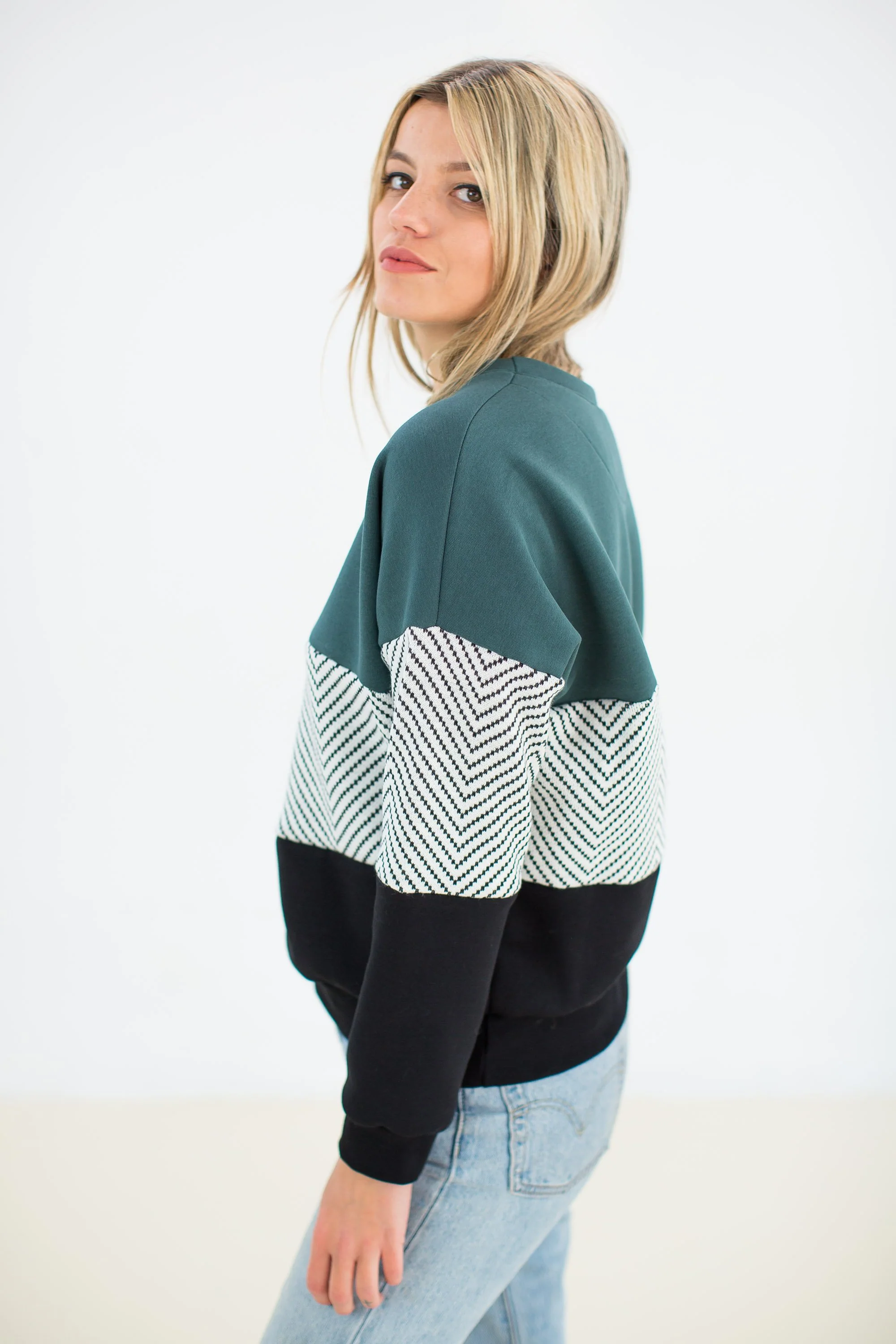 Sweater Mia in green, white herringbone & black. - Image 3