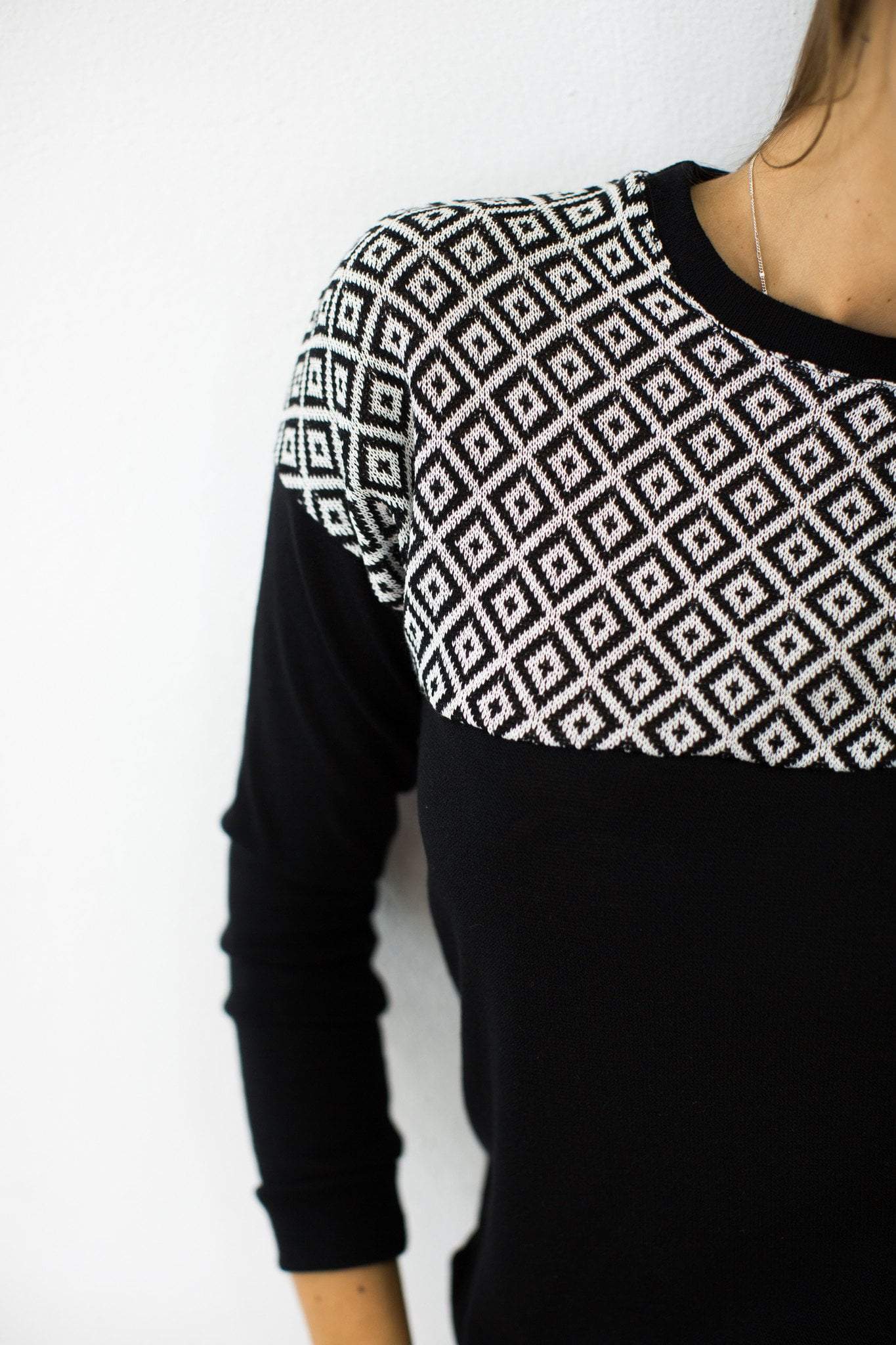 Sweater Phoria Black White - Image 3